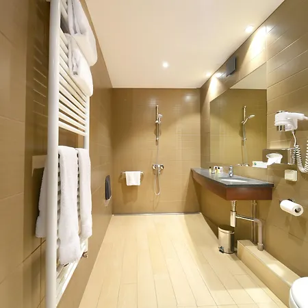 Hotell Le Roosevelt 4*